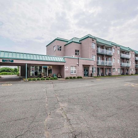 Quality Suites Sainte-Anne-de-Beaupre Exterior photo