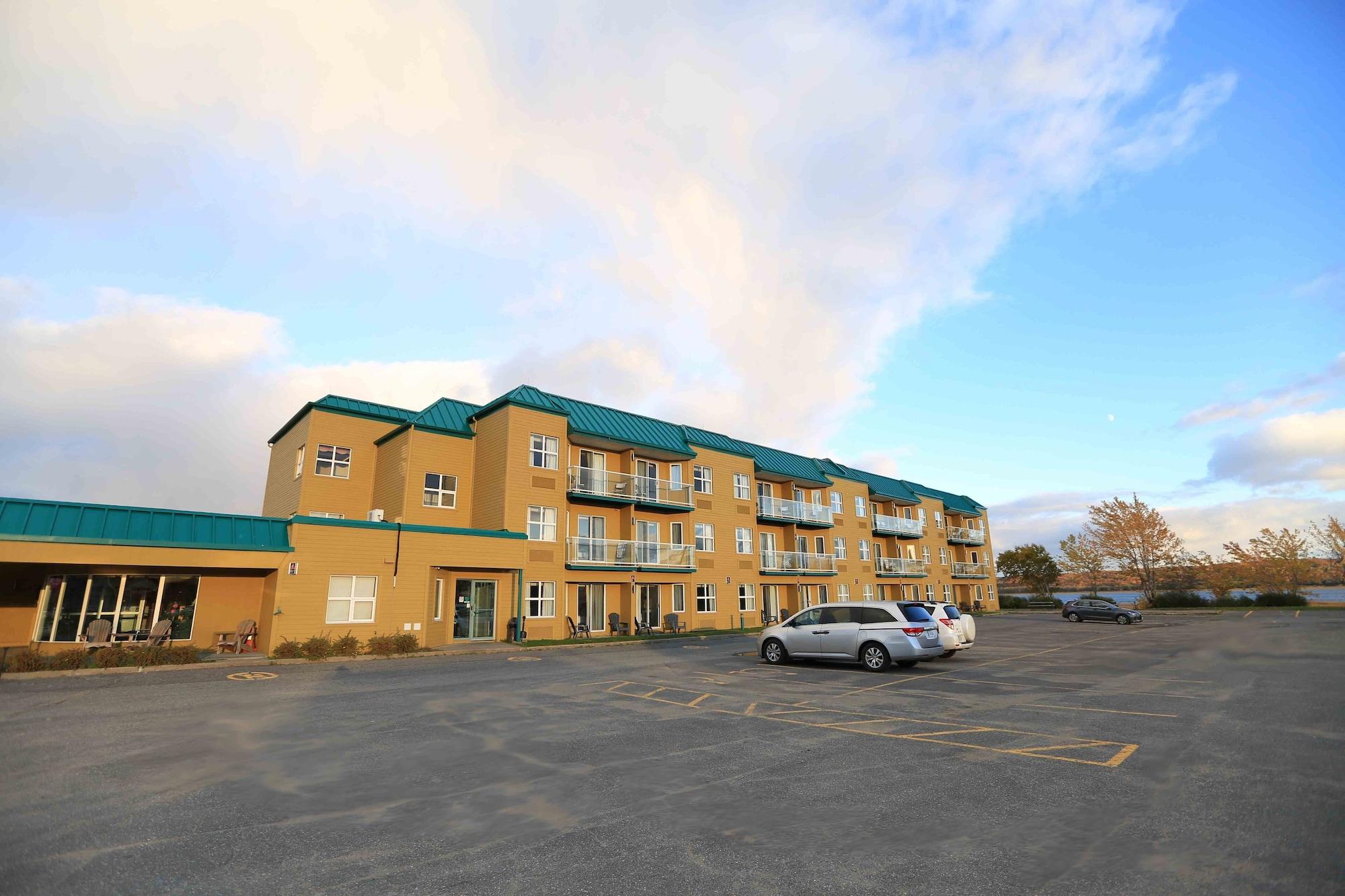 Quality Suites Sainte-Anne-de-Beaupre Exterior photo