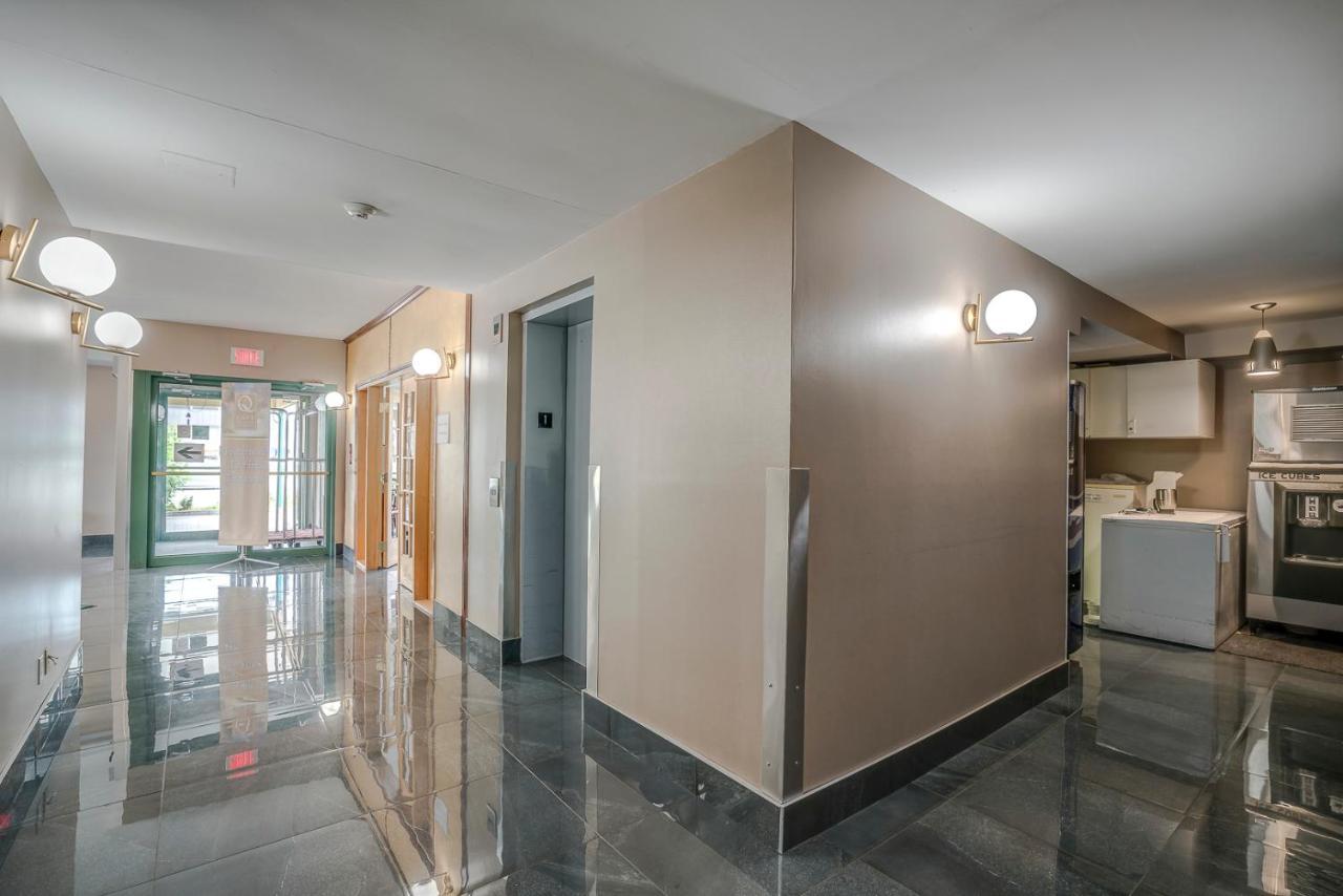 Quality Suites Sainte-Anne-de-Beaupre Exterior photo