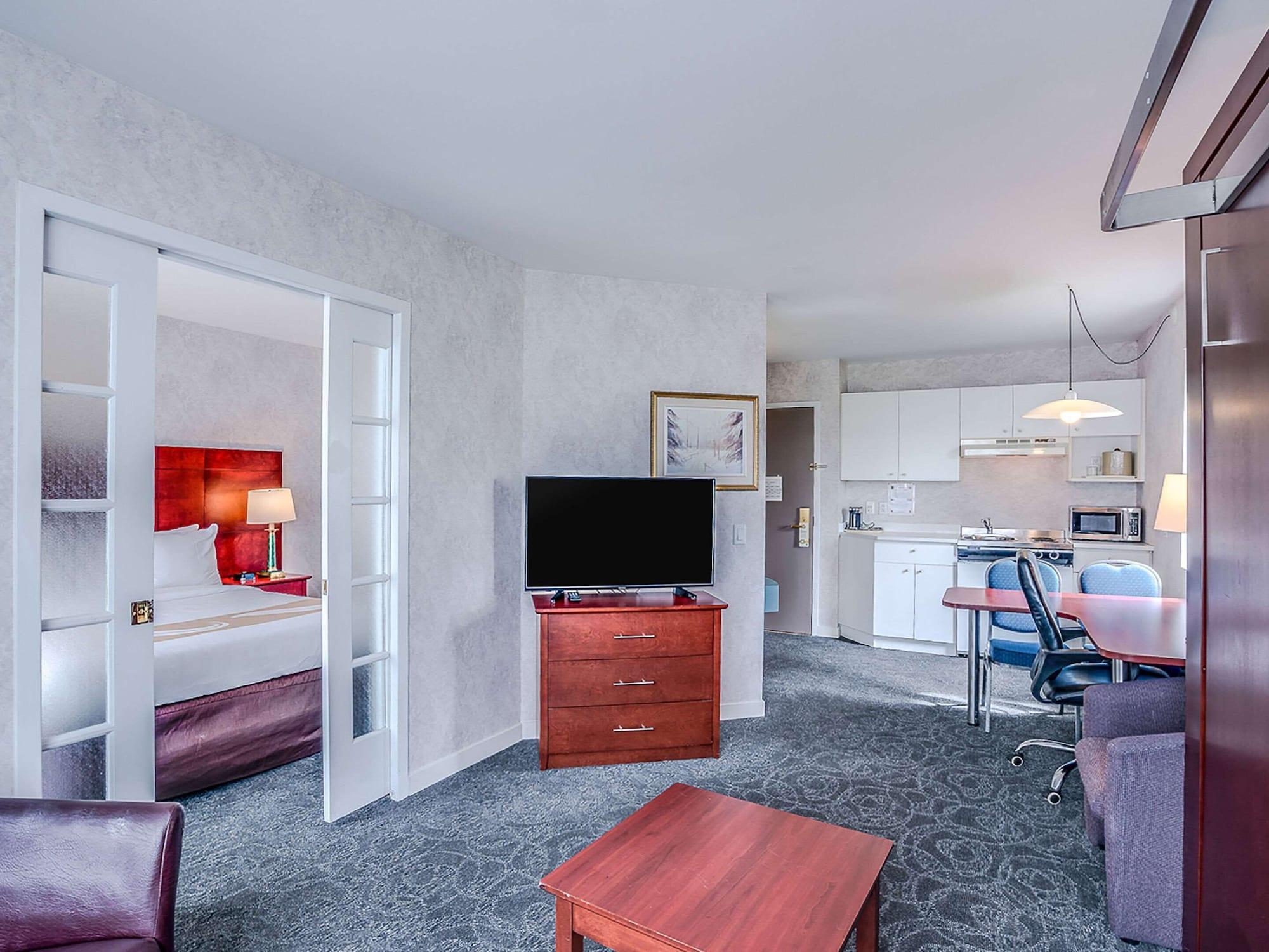 Quality Suites Sainte-Anne-de-Beaupre Exterior photo