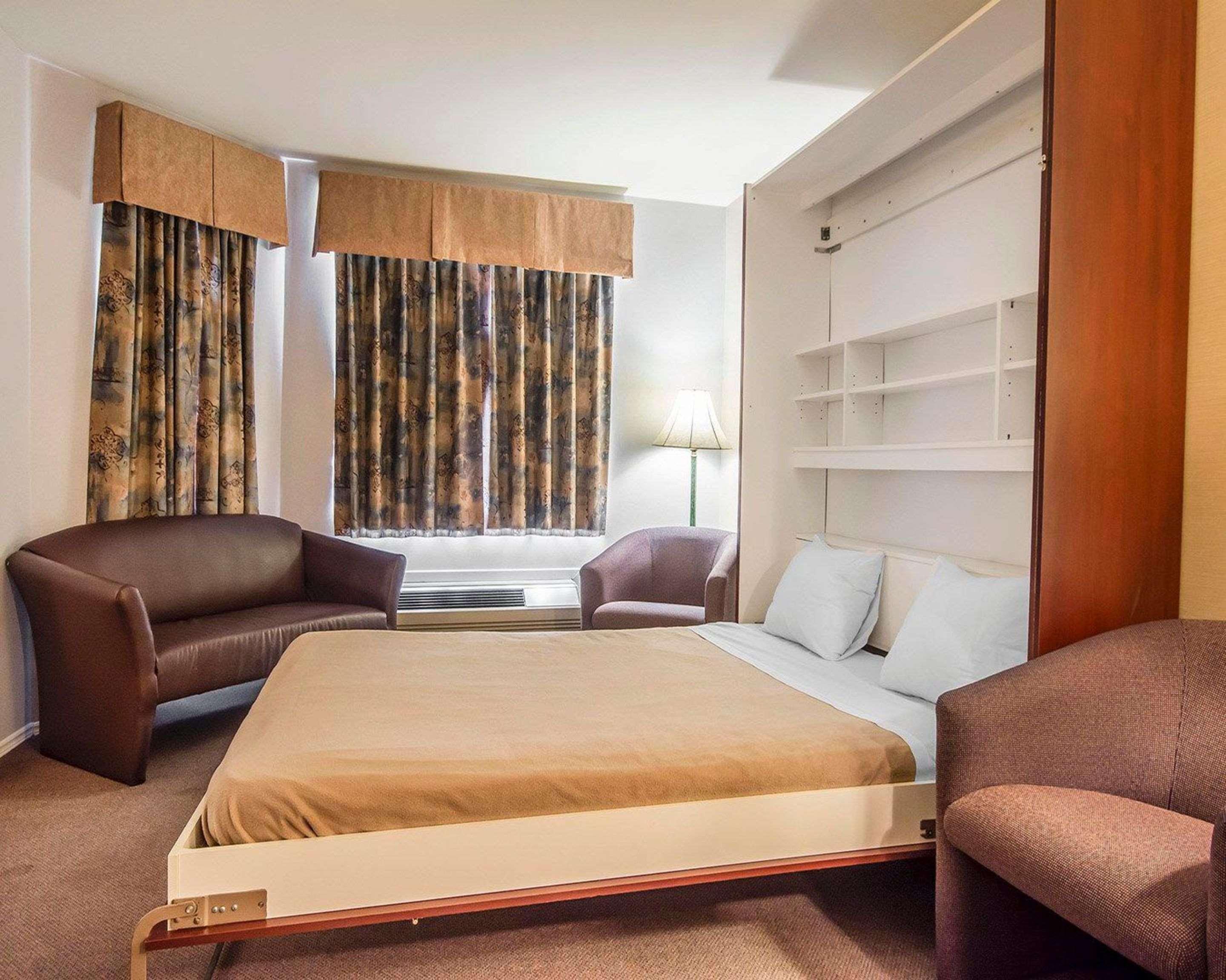 Quality Suites Sainte-Anne-de-Beaupre Exterior photo