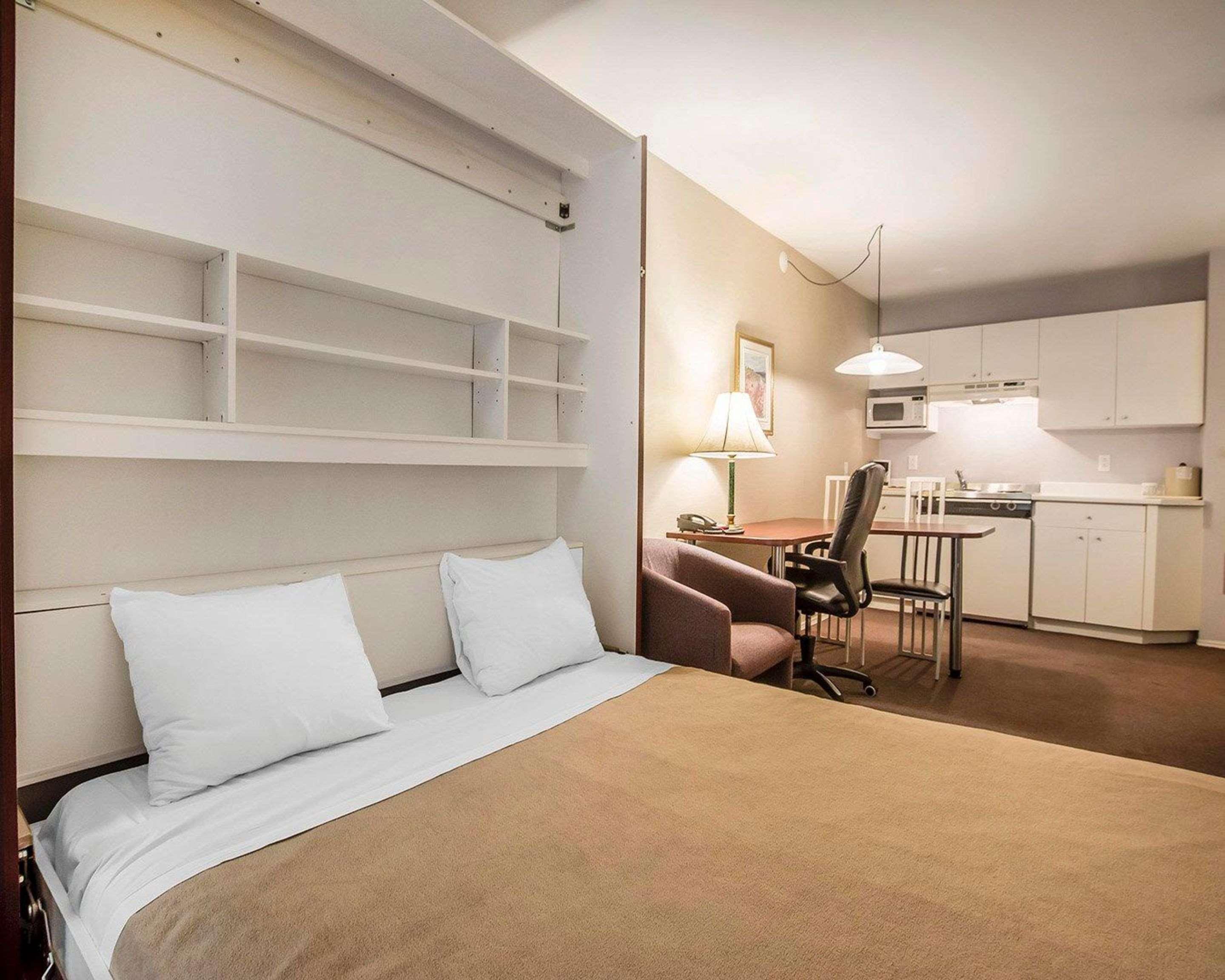 Quality Suites Sainte-Anne-de-Beaupre Exterior photo