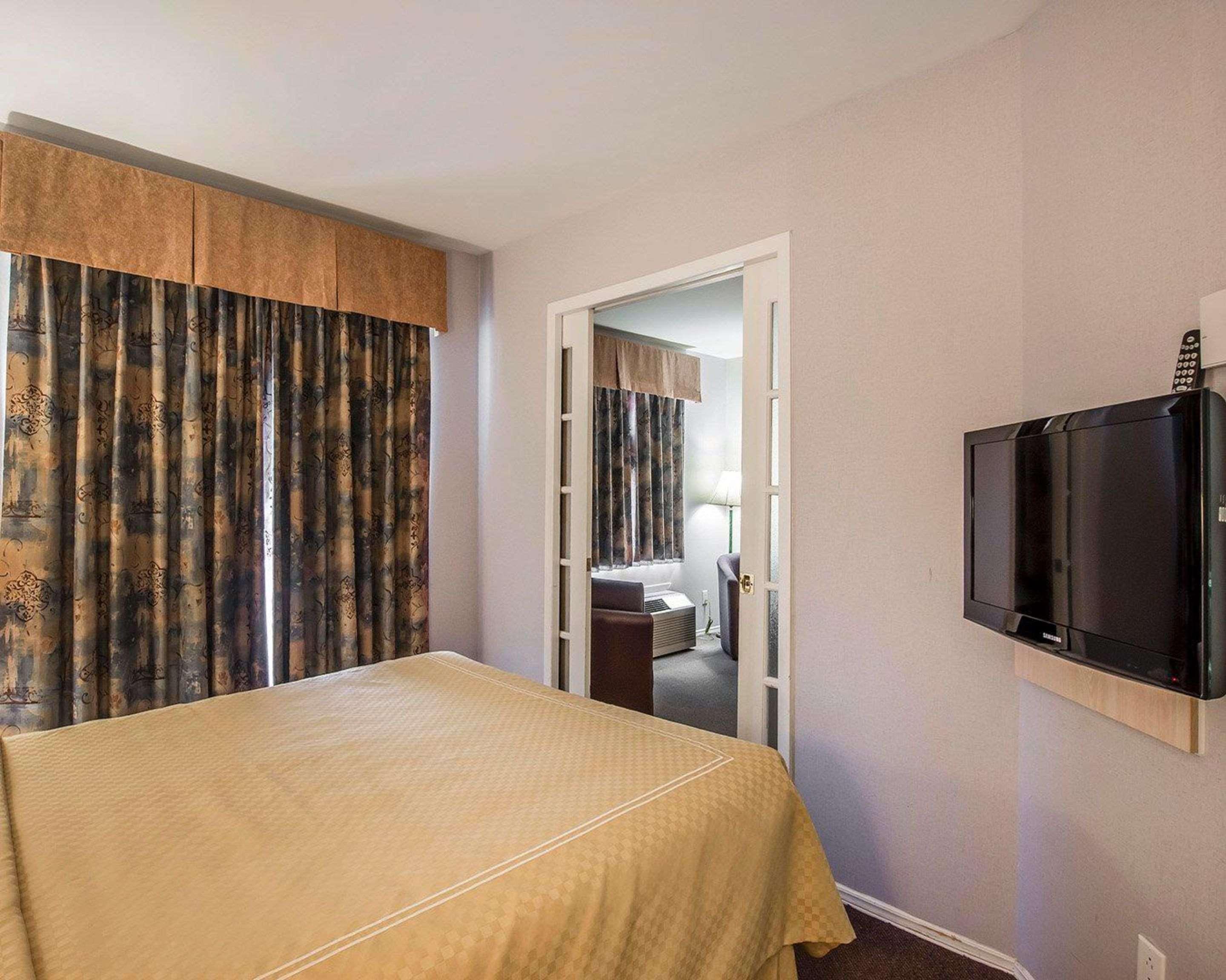 Quality Suites Sainte-Anne-de-Beaupre Exterior photo