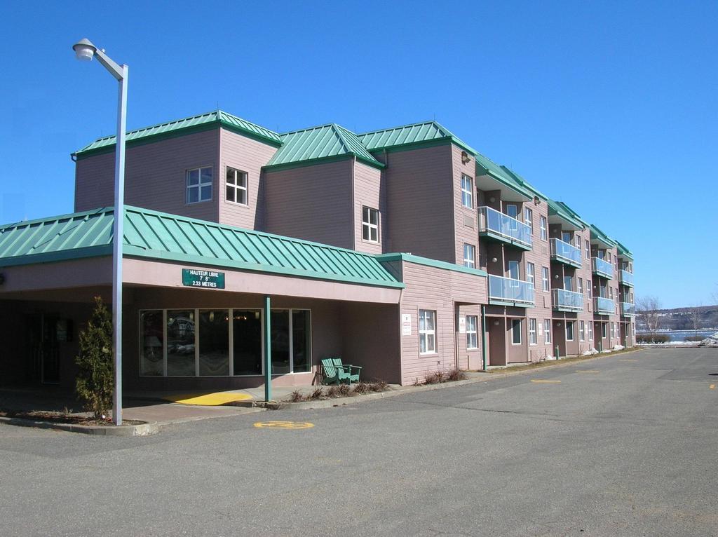 Quality Suites Sainte-Anne-de-Beaupre Exterior photo
