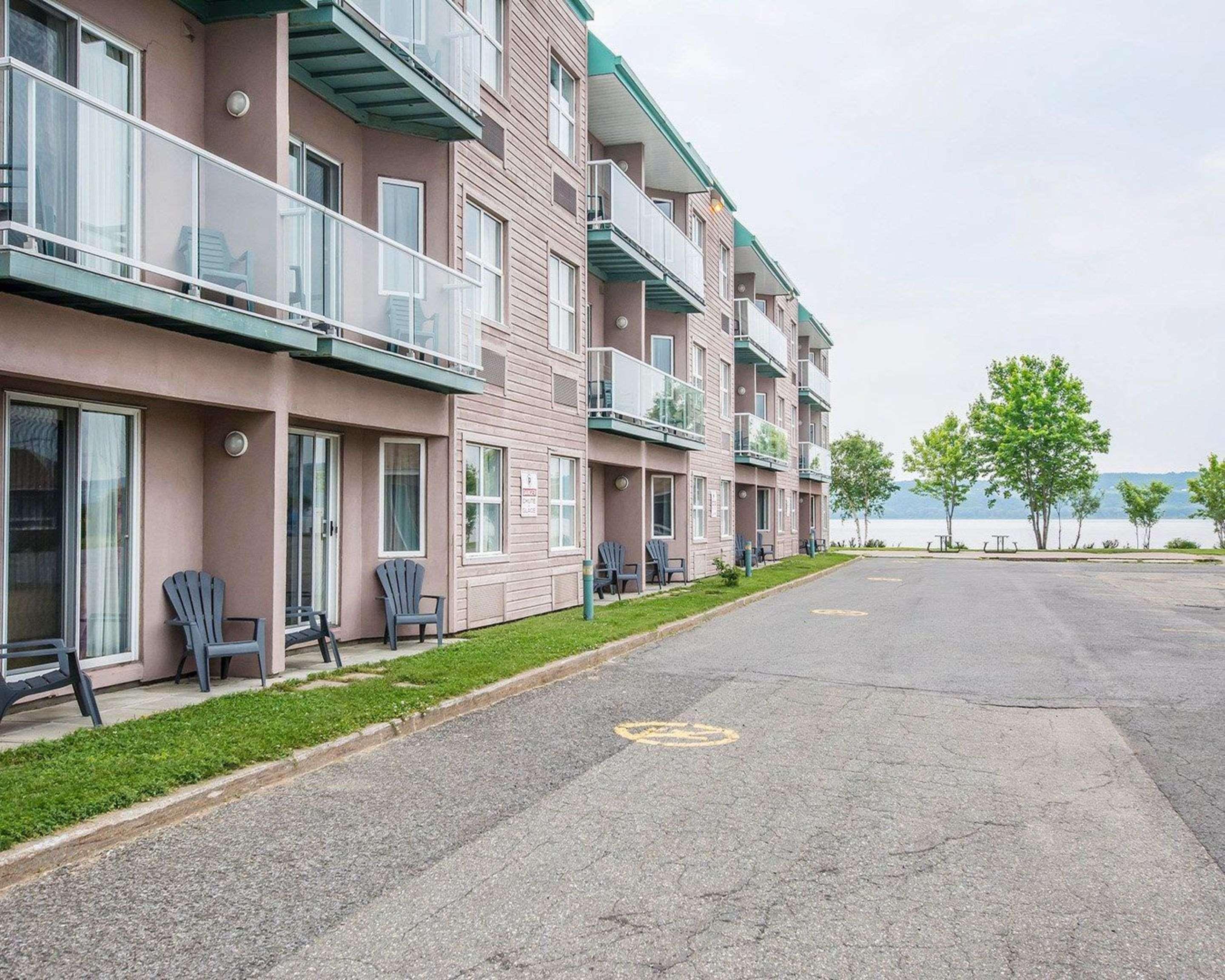 Quality Suites Sainte-Anne-de-Beaupre Exterior photo